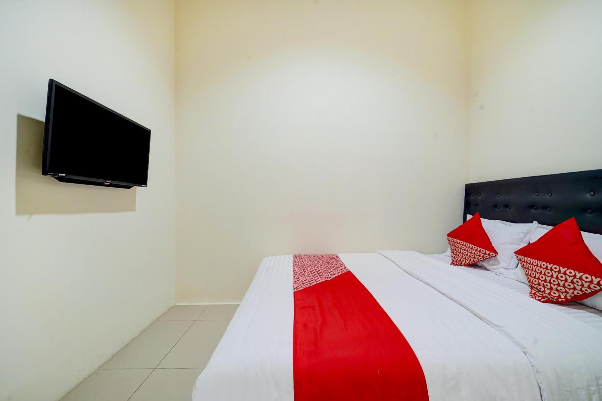 Super Oyo 90778 River Inn Malioboro Yogyakarta Exterior photo