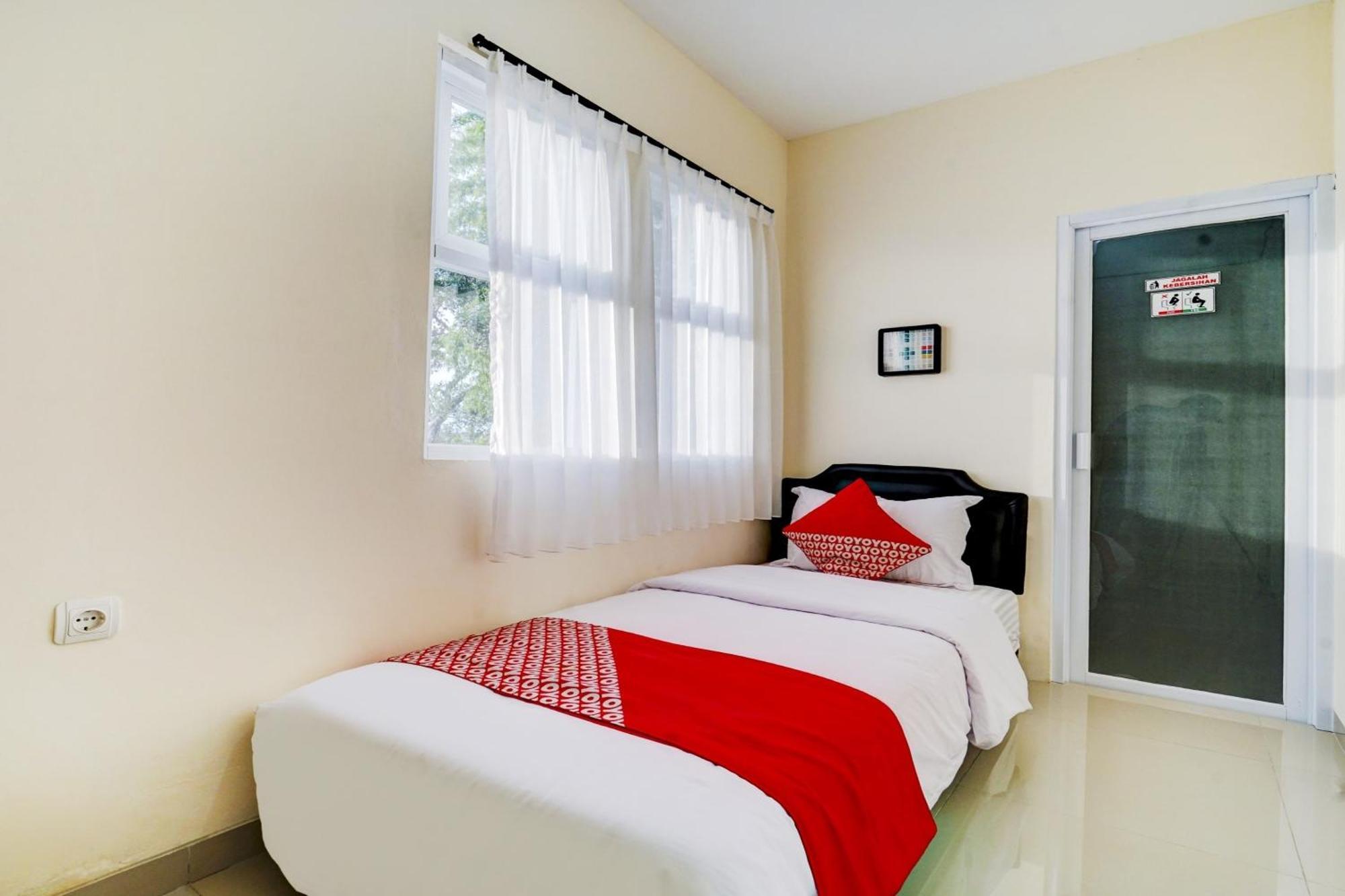 Super Oyo 90778 River Inn Malioboro Yogyakarta Exterior photo