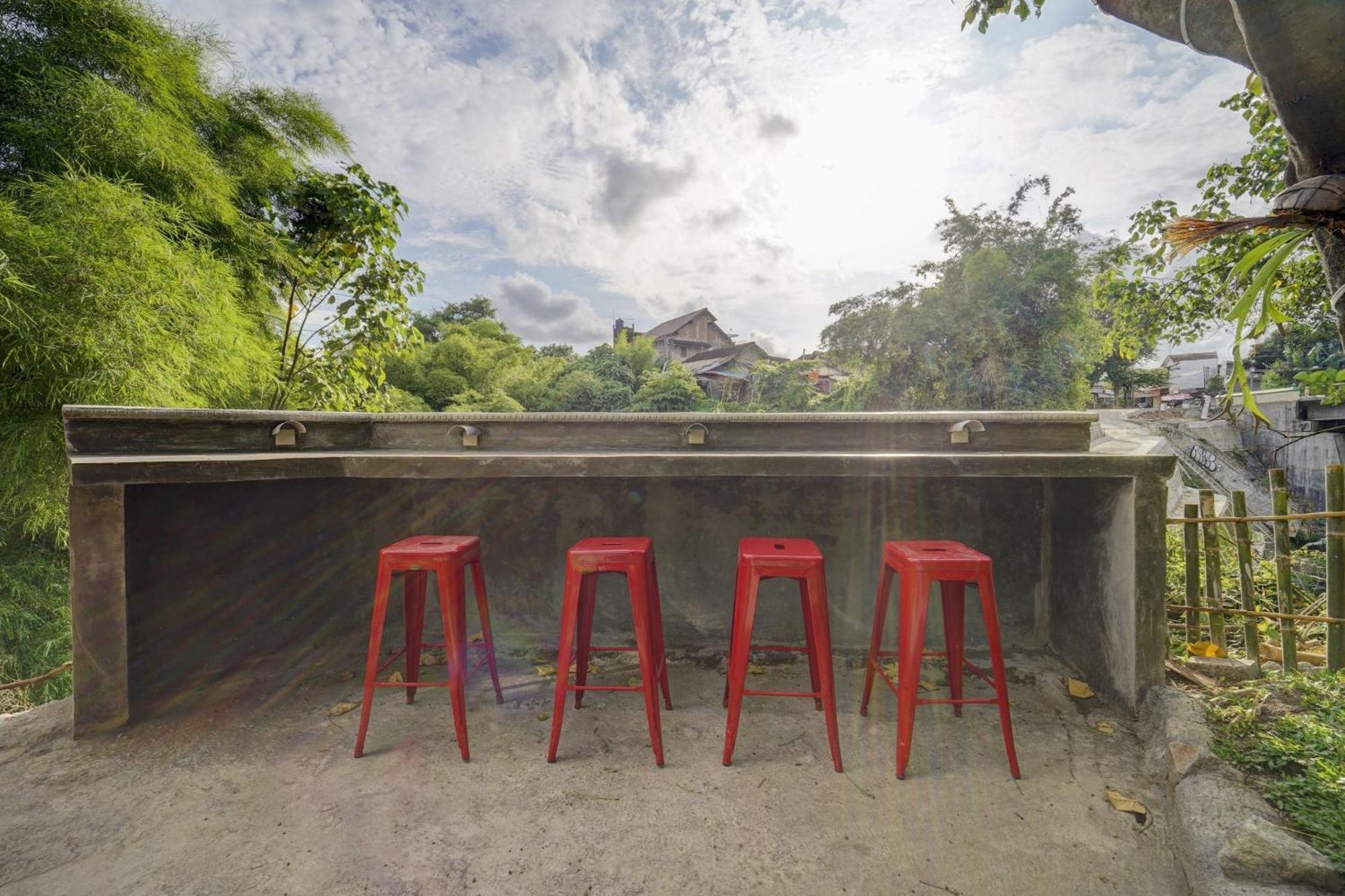 Super Oyo 90778 River Inn Malioboro Yogyakarta Exterior photo